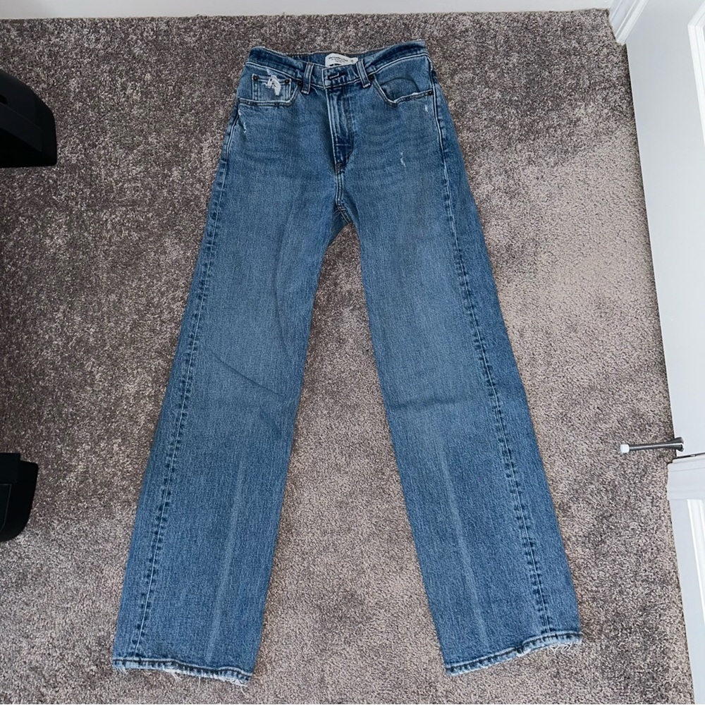 Abercrombie & Fitch Women's Straight Leg Jeans in Medium Blue